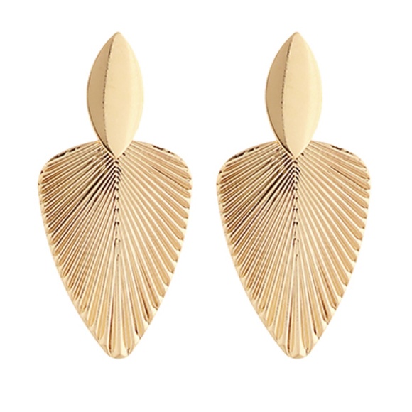 Comb Patterned Leaf Earrings - Picture 1 of 1